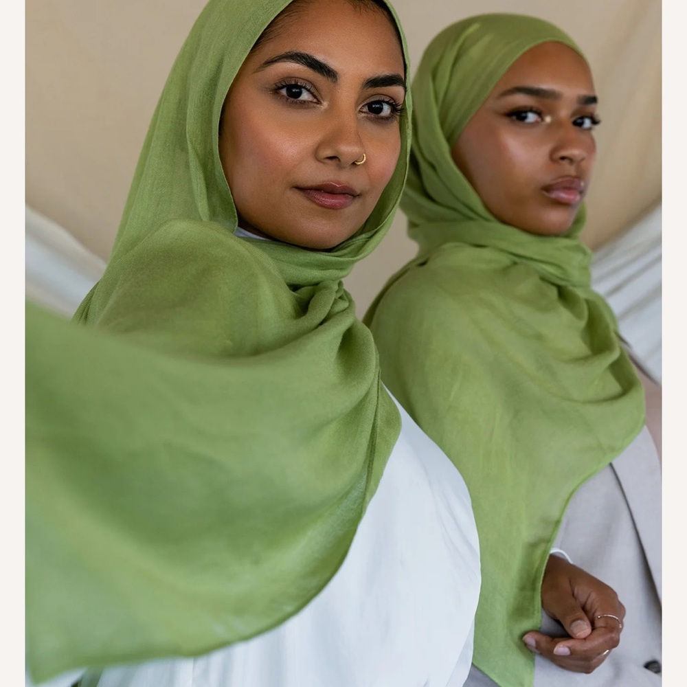 Lightweight Oasis Green Vela Women's Hijab Scarf